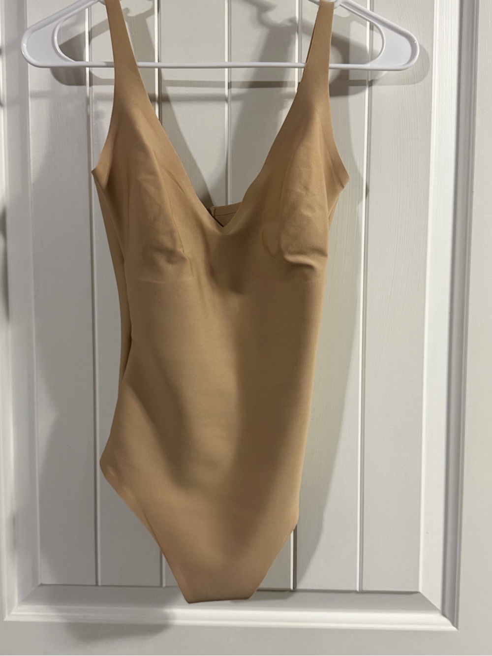 Skims CORE SCULPT PLUNGE THONG BODYSUIT